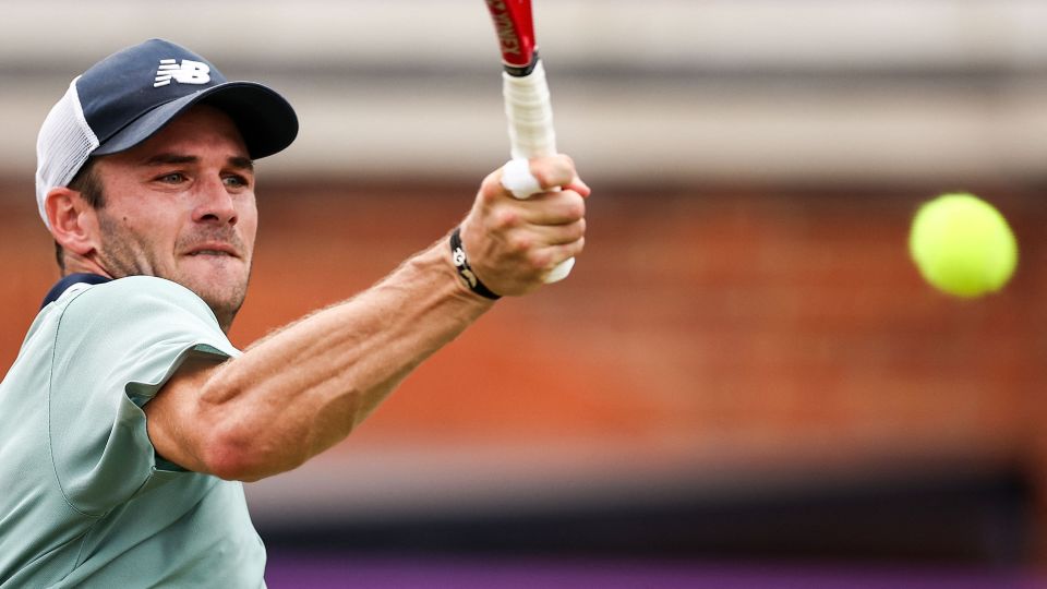 而中路则由 而中路则由